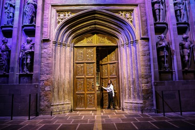 Interactor opening Great Hall doors